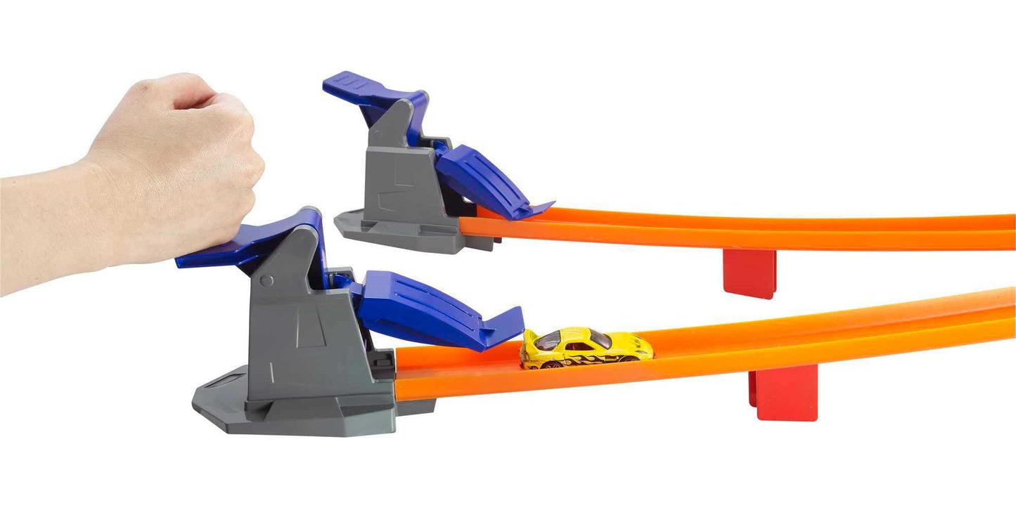 Hot Wheels Track Set Super Speed Blastway Playset, Dual-Track Racing for 1 or 2 Players, Includes 1:64 Scale Toy Car