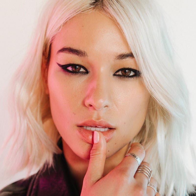 ARCTIC FOX Bleach Please Hair Lightening Kit – 35 Volume Developer with Acai, Cocoa, Sunflower & Papaya Oils – Vegan, Cruelty Free, Latex-Free Gloves