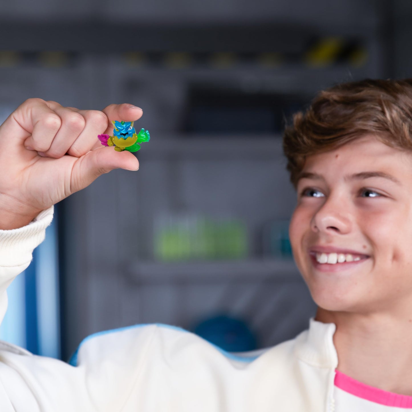 MrBeast Lab Swarms Series 2 Atomic Cash Case – 18 Collectible Micro Beasts with Ultra Rare & Special Edition Figures, 1" for Kids 5+