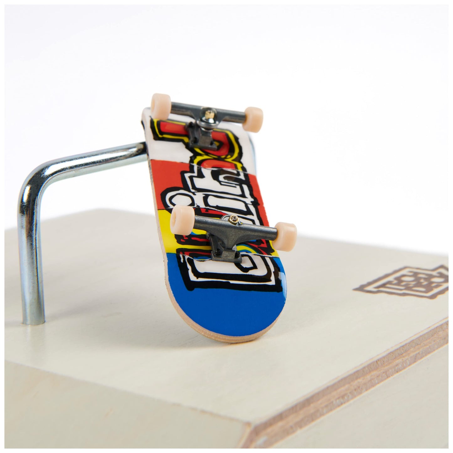 TECH DECK Performance Series Shred Pyramid Set with Metal Rail & Exclusive Blind Fingerboard, Real Wood Skatepark Toy for Kids 6+