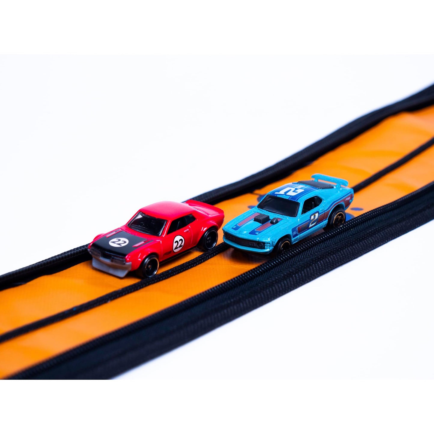 Hot Wheels Tara Toy: ZipBin Wheelie Track Pack - Unzips Into A Racetrack Mat, Holds 100 Toy Cars, Storage & Play, Circle Tire Design, Kids Ages 3+