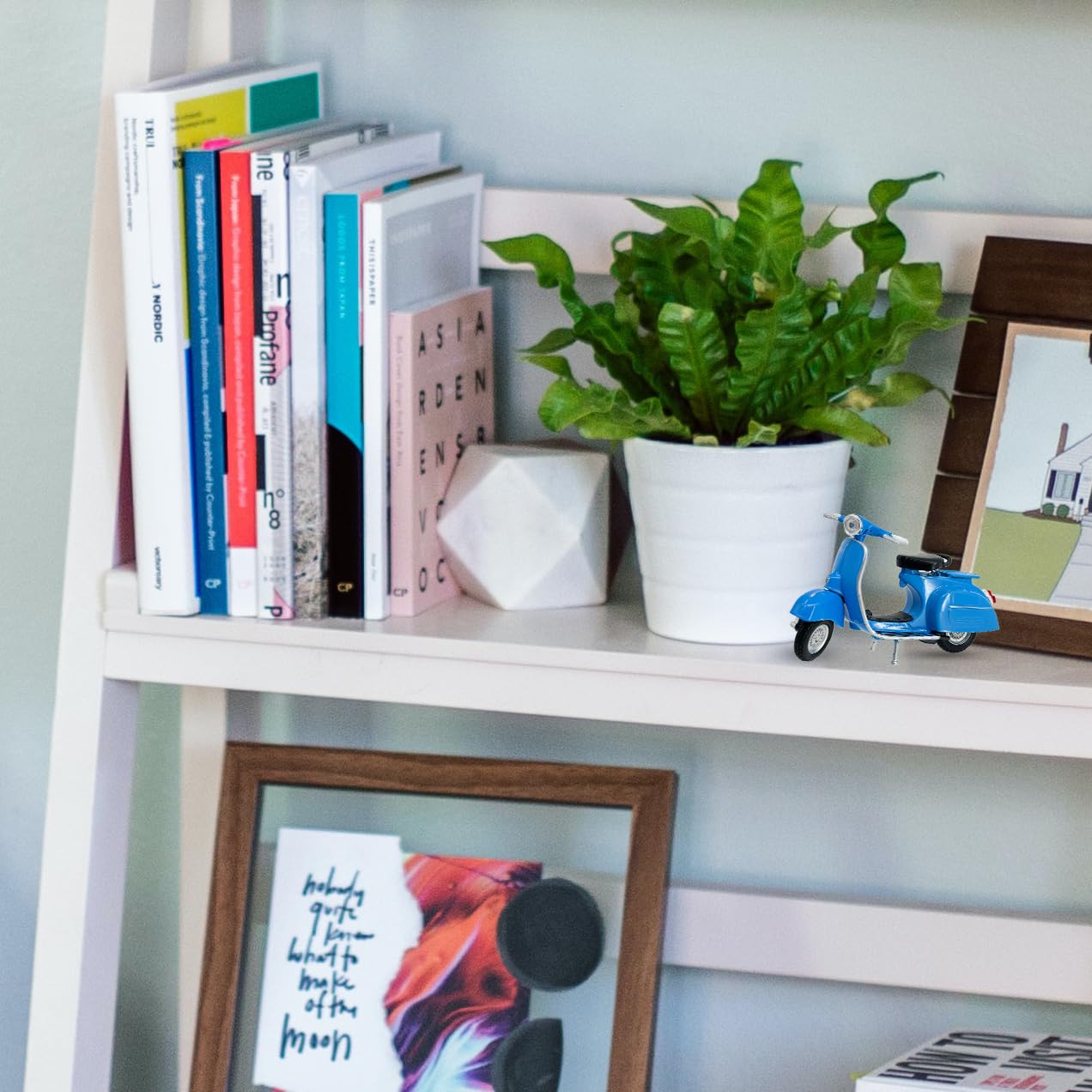 Welly Die Cast Vespa 150 (1970), 1:18 Scale, Collectible Model Scooter Moped