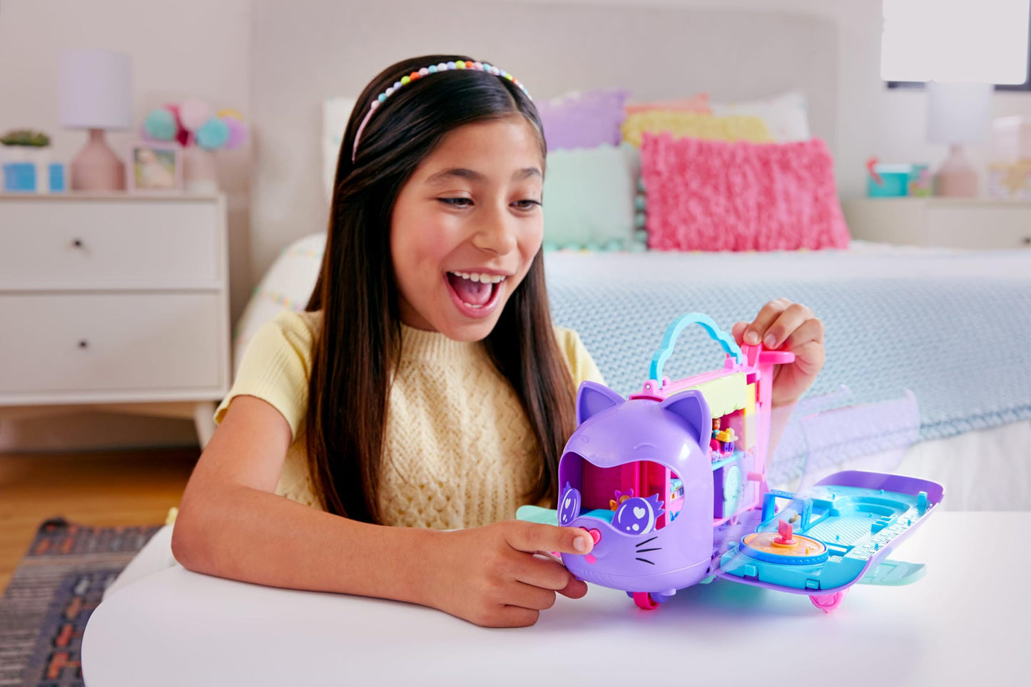 Polly Pocket Dolls and Playset, Kitty Airways Airplane, Travel Toy with 2 Micro Dolls and Pet, Spinning Stage and Accessories (Amazon Exclusive)
