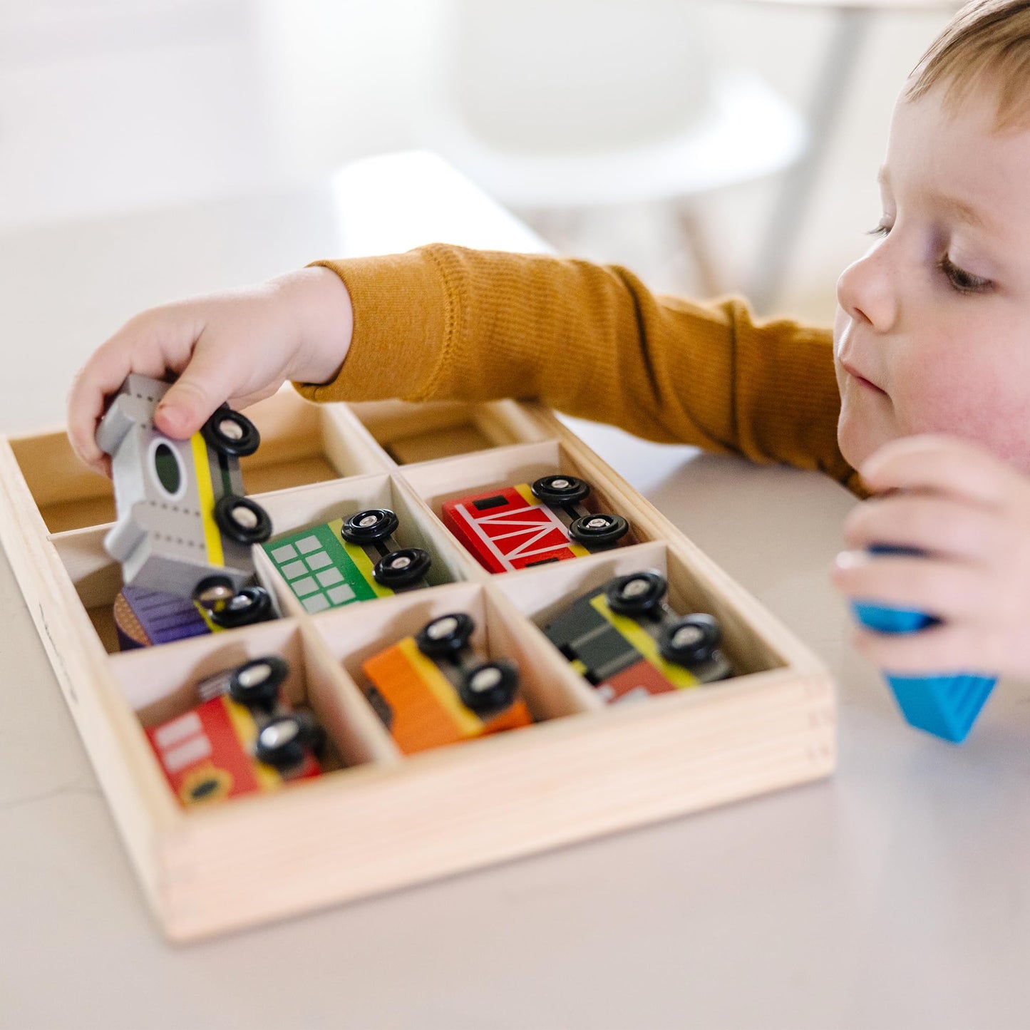 Melissa & Doug Wooden Magnetic Train Cars - 8 Piece Educational and Skill-Building Wooden Toy for Boys and Girls