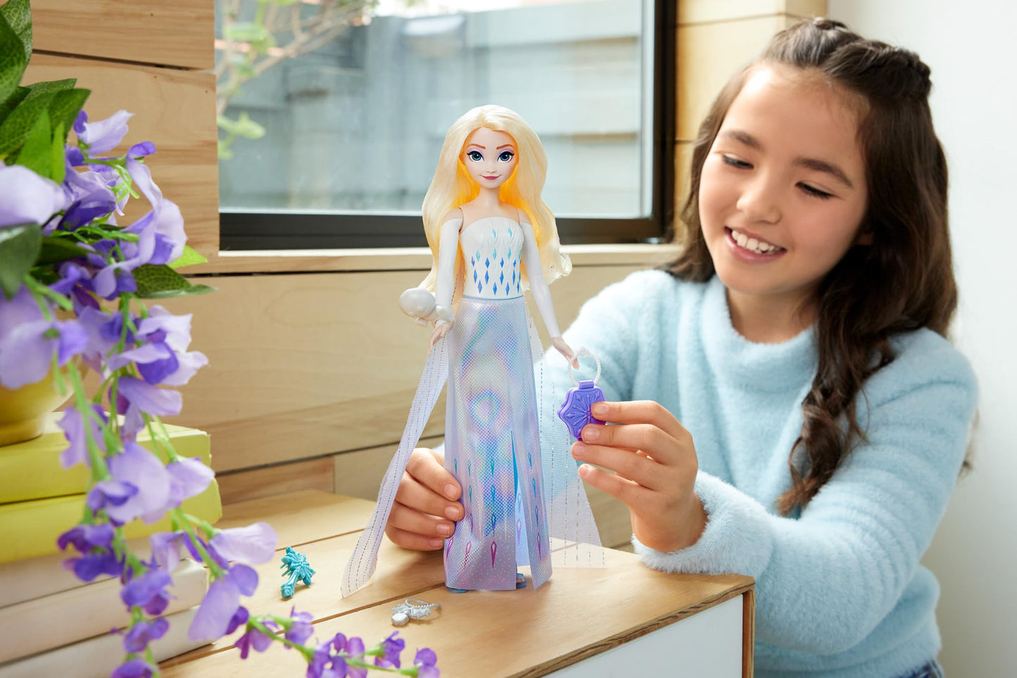 Mattel Disney Frozen Elsa Fashion Doll Set, Spin & Reveal with 11 Surprises Including 5 Accessories, 5 Stickers & Play Scene, Inspired by the Movie