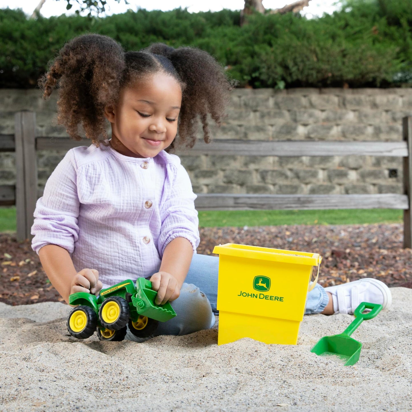 TOMY John Deere Sandbox Toy Set – 3-Piece Dump Truck, Bucket & Shovel for Toddlers, Outdoor Farm & Sand Play, Summer Fun Toys, Green