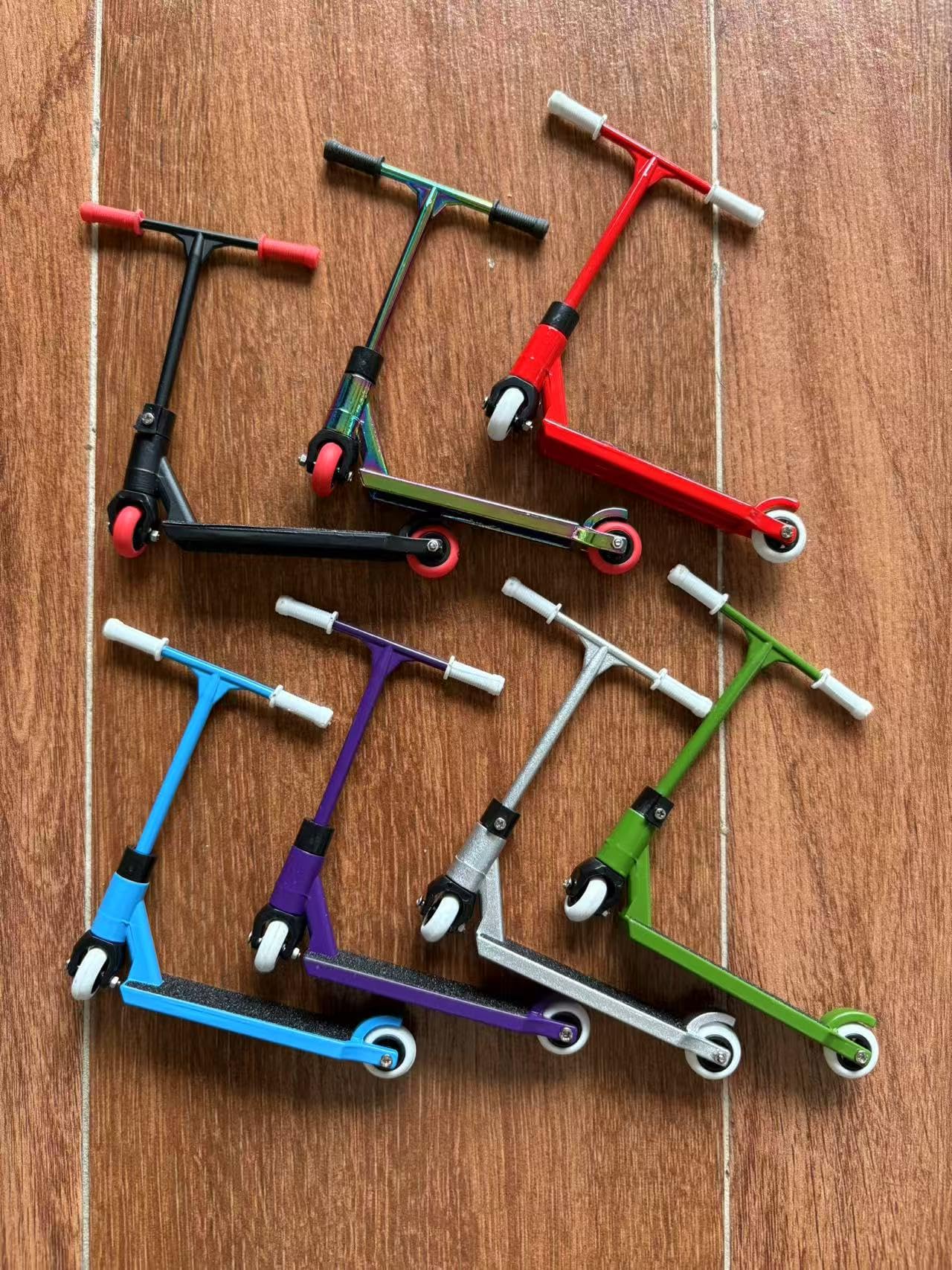 LEEFAI Metal Finger Scooter Alloy Pro Finger Stunt Scooter-Solid Metal fingerscooter (Rainbow)