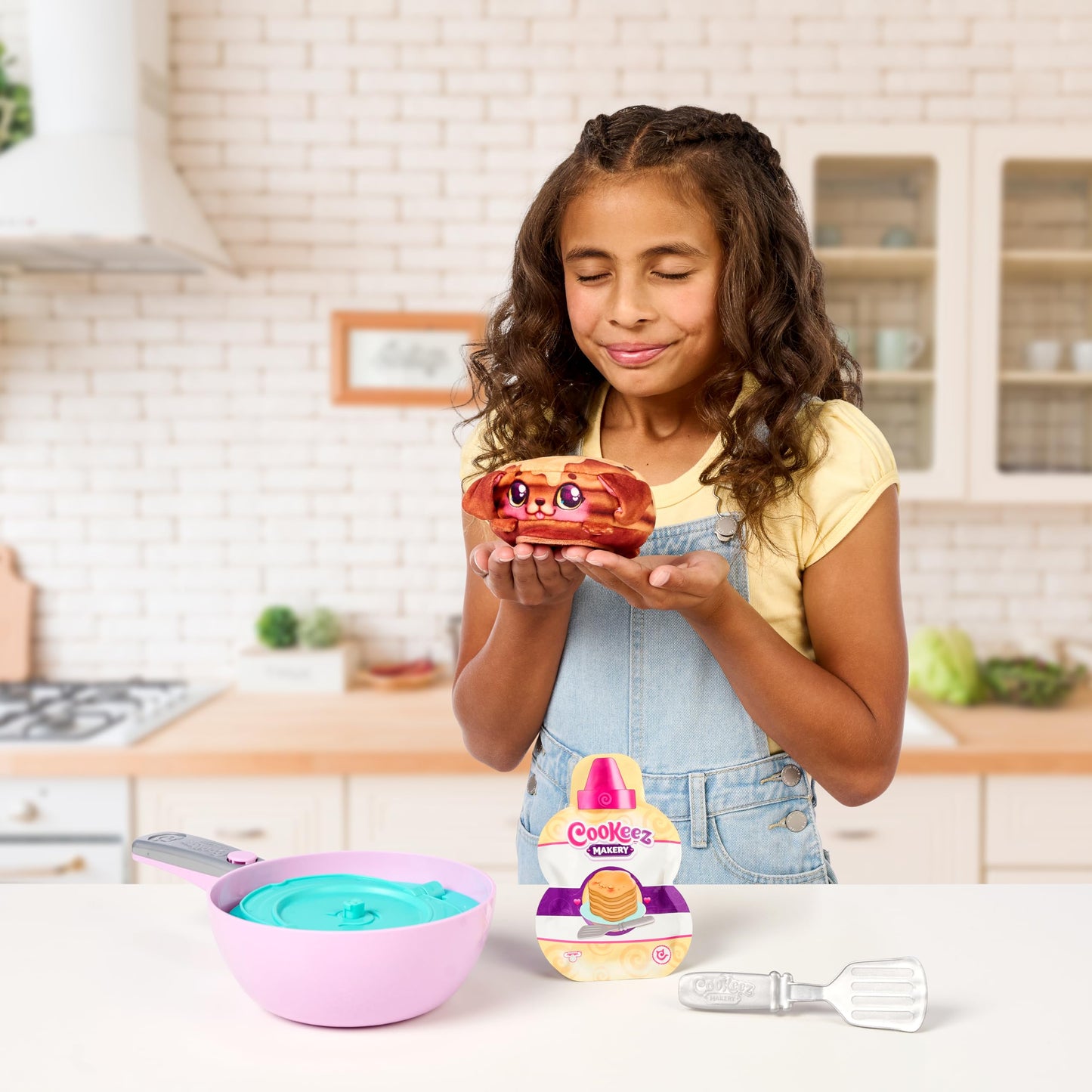 Cookeez Makery Pancake Treatz – Mix, Flip & Reveal a Scented Interactive Plush Friend! Surprise Styles Available