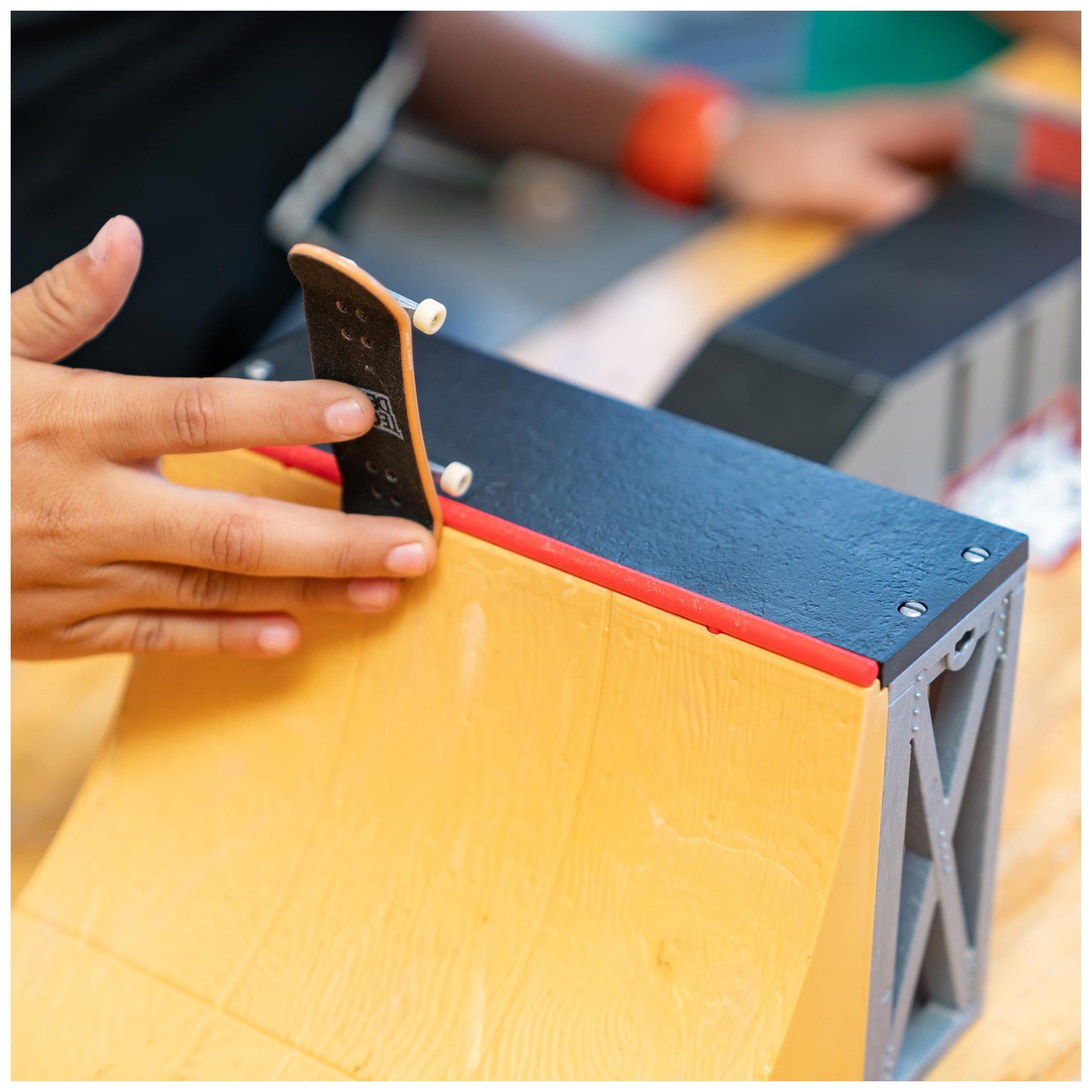 TECH DECK, Ultimate 20-Inch Half-Pipe Ramp Playset and Exclusive Primitive Pro Fingerboard, Kids Toys for Boys and Girls Ages 6 and up