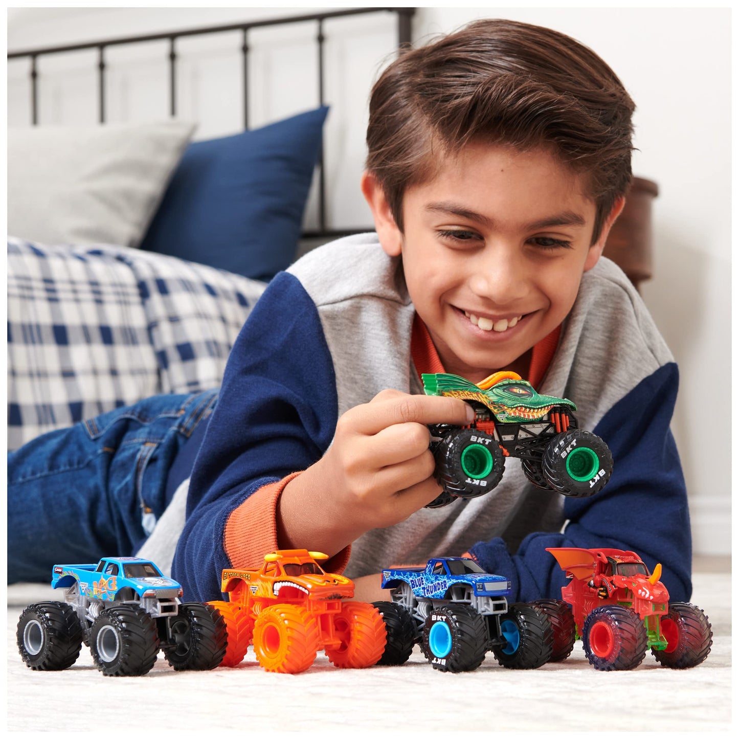 Monster Jam, Official Sparkle Smash Monster Truck, Die-Cast Vehicle, 1:64 Scale, Kids Toys for Boys Ages 3 and up