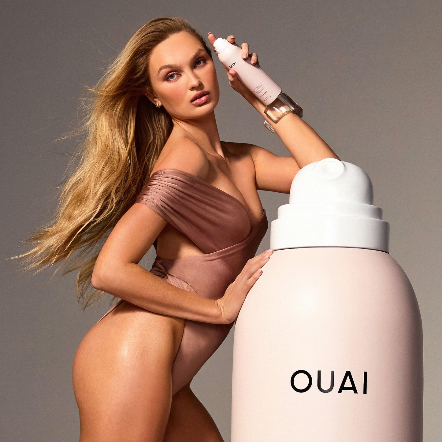 OUAI Super Dry Shampoo Travel Size 2 oz – Volumizing Formula Absorbs Oil, Dirt & Sweat – Zero Residue, Long-Lasting Melrose Place Scent