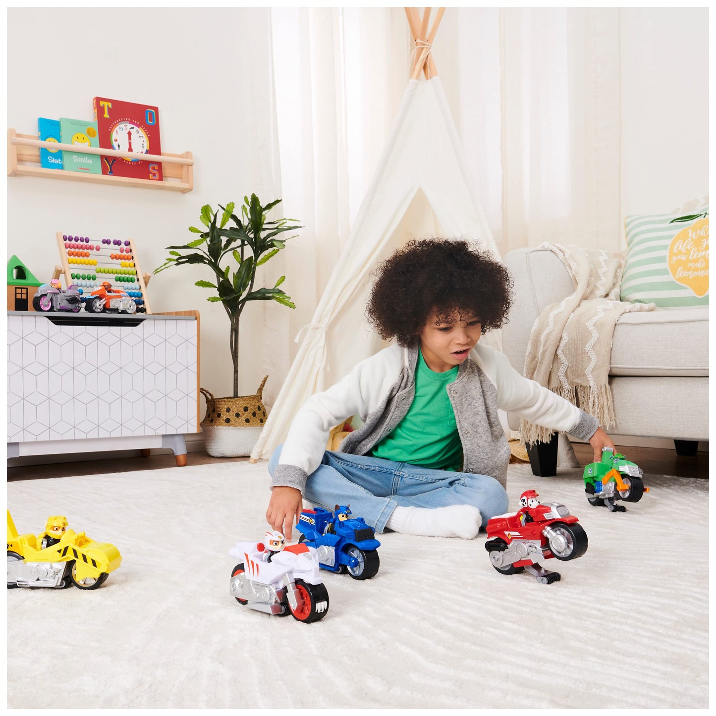 PAW Patrol, Moto Pups Wildcat’s Deluxe Pull Back Motorcycle Vehicle with Wheelie Feature and Toy Figure