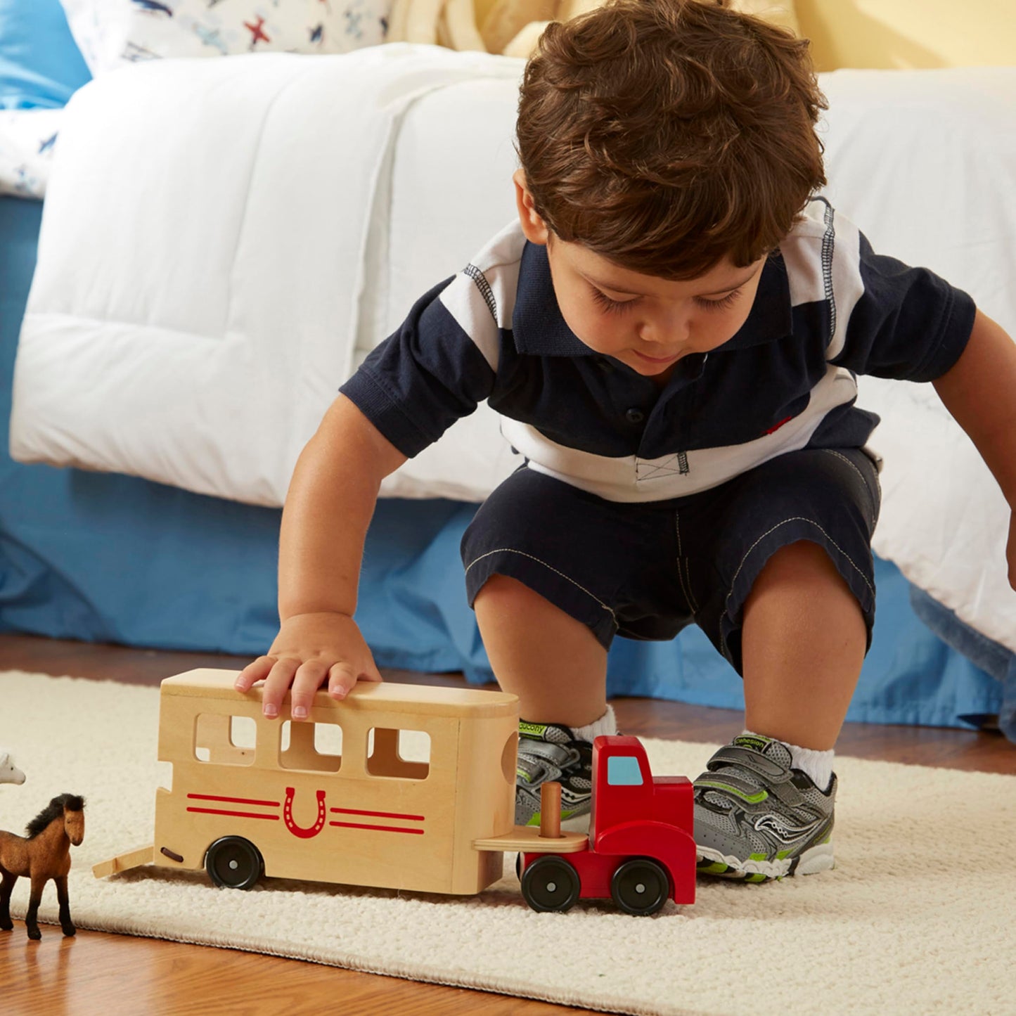 Melissa & Doug Horse Carrier Wooden Vehicle Play Set with 2 Flocked Horses and Pull-Down Ramp