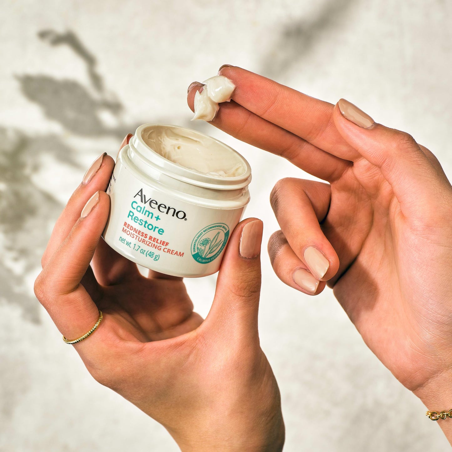 Aveeno Calm + Restore Face Moisturizer for Redness Relief – Hydrating, Non-Comedogenic, Ceramide & Vitamin B5, Sensitive Skin, 1.7 oz