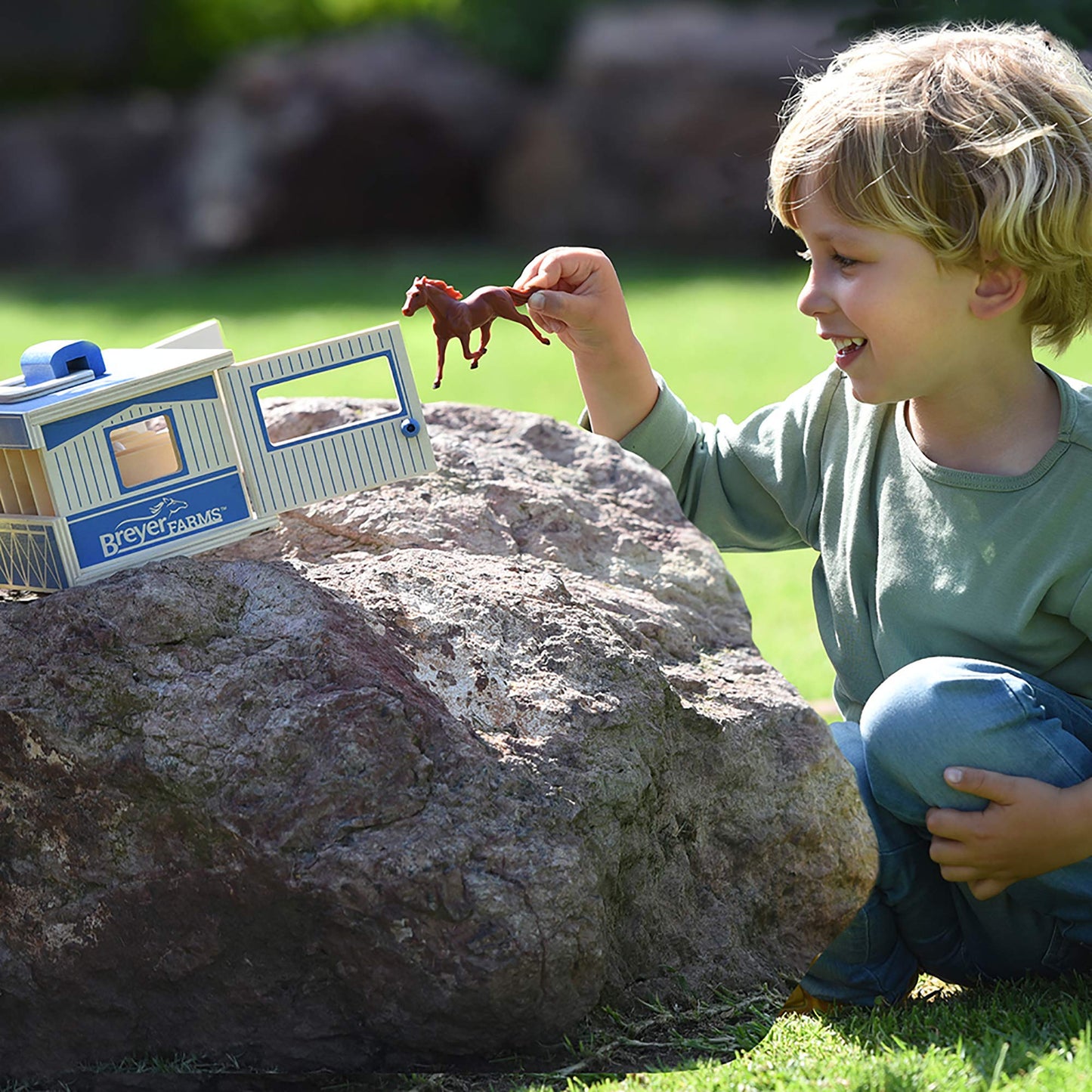 Breyer Horses Farms Wooden Stable Playset with 6 Horses | 6 Piece | 6 Stablemates Horses Included | 6” H x 9” L x 2.5” D | 1:32 Scale | Model #59217, Multi