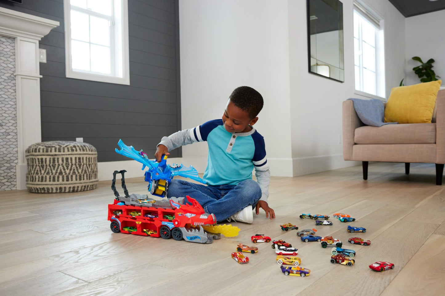 Hot Wheels City Toy Car Track Set, Ultimate Dual Dragon Transporter & 2 Die-Cast Cars, Large-Scale Dragon & Detachable Dragon, Stores 20+ Vehicles