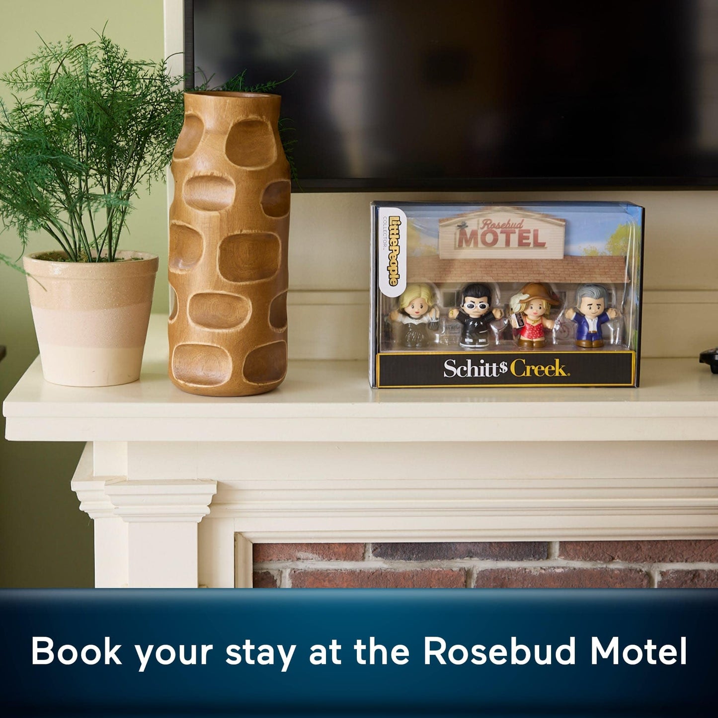 Little People Collector Schitt’s Creek TV Series Special Edition Set for Adults & Fans, 4 Figures in Display Package