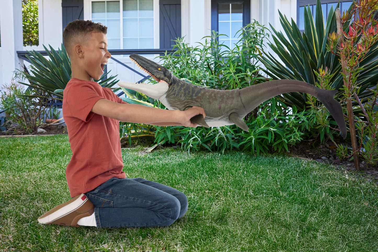 Mattel Jurassic World Rebirth Super Colossal Mosasaurus Action Figure, Dinosaur Toy with 2 Attack Actions, Movie-Accurate & Posable