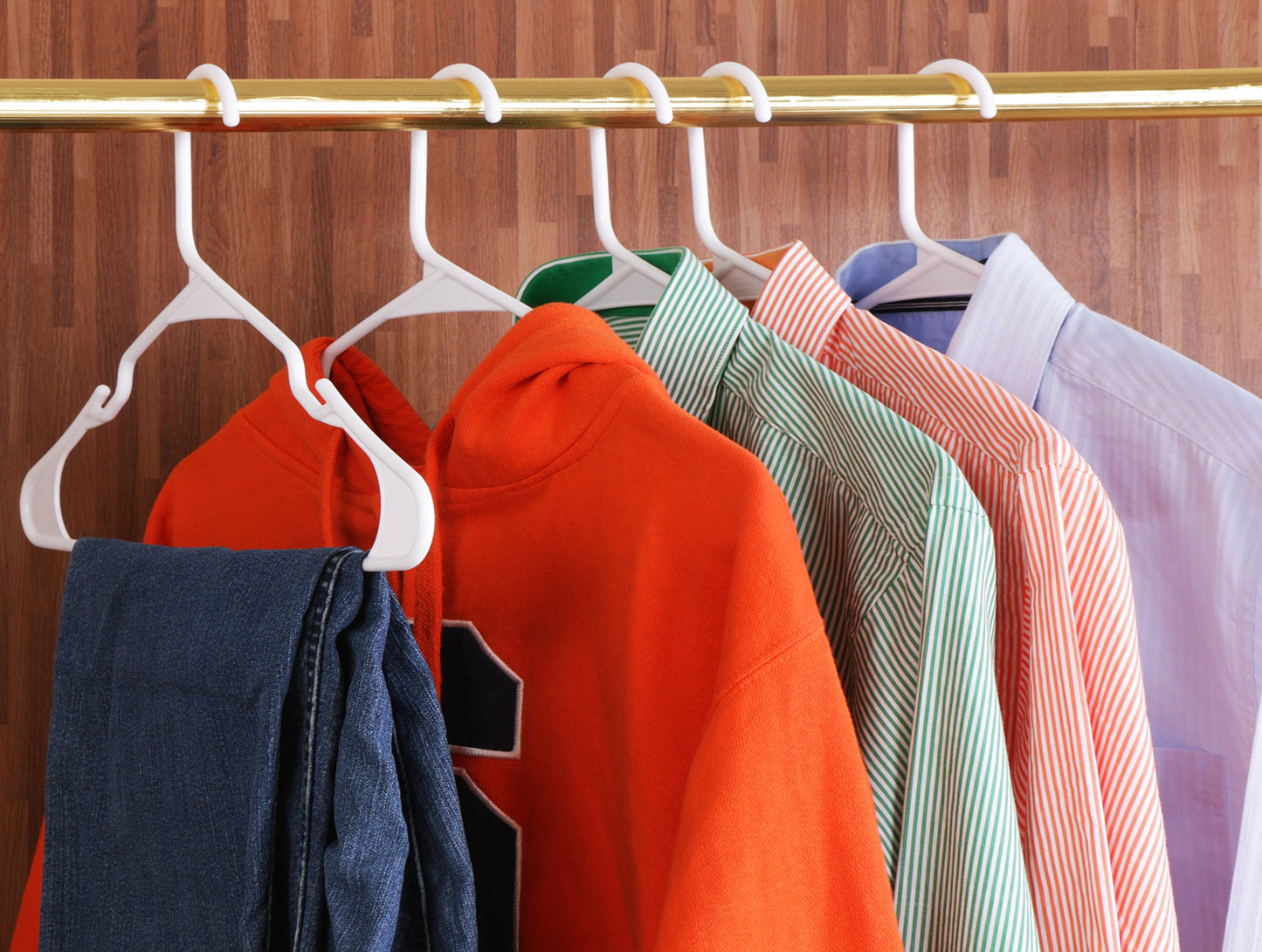 Utopia Home - Plastic Hangers 50 Pack - Space Saving Clothes Hanger - Durable and Strong Closet Organizers and Storage Makes It Ideal Stocking Stuffers or Apartment or Dorm Room Essentials (White)