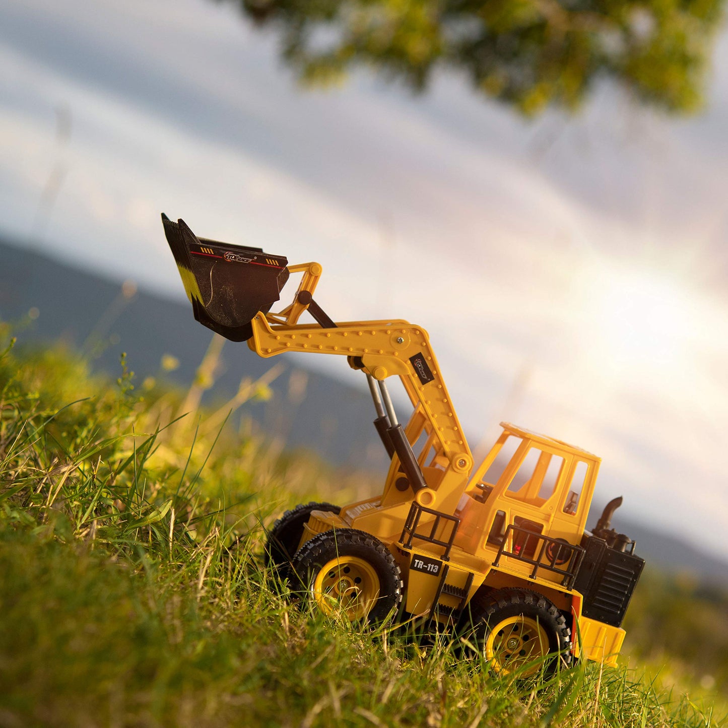 Top Race TR-113 RC Tractor Toy, 5-Channel Electric Front Loader with Lights & Sounds, 14"x6"x8" Remote Control Construction Vehicle