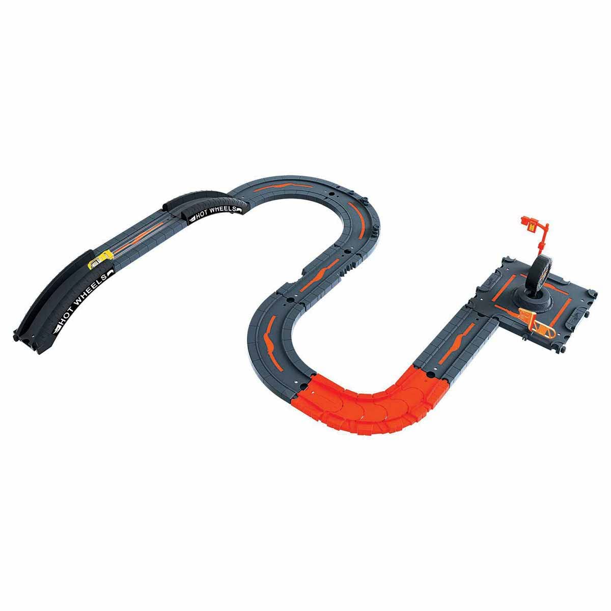 Hot Wheels Toy Car Track Set Pack, 10 Track-Building Parts with City Square, Bridge & 1:64 Scale Vehicle, Connects to Other Tracks