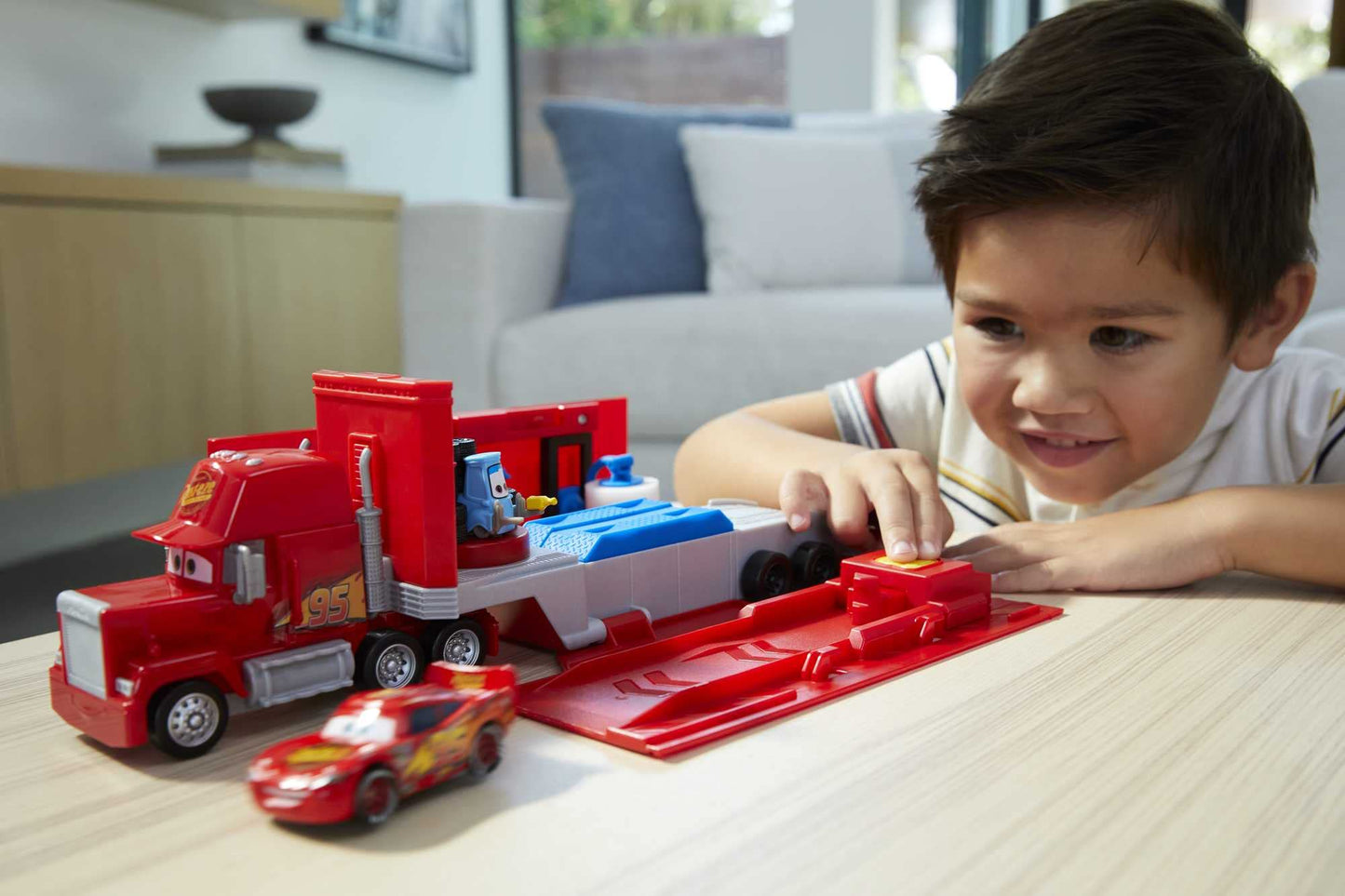 Mattel Disney Pixar Cars Transforming Mack Playset – 2-in-1 Toy Truck & Tune-Up Station with Launcher, Lift & Movie Graphics – Kids Ages 4+
