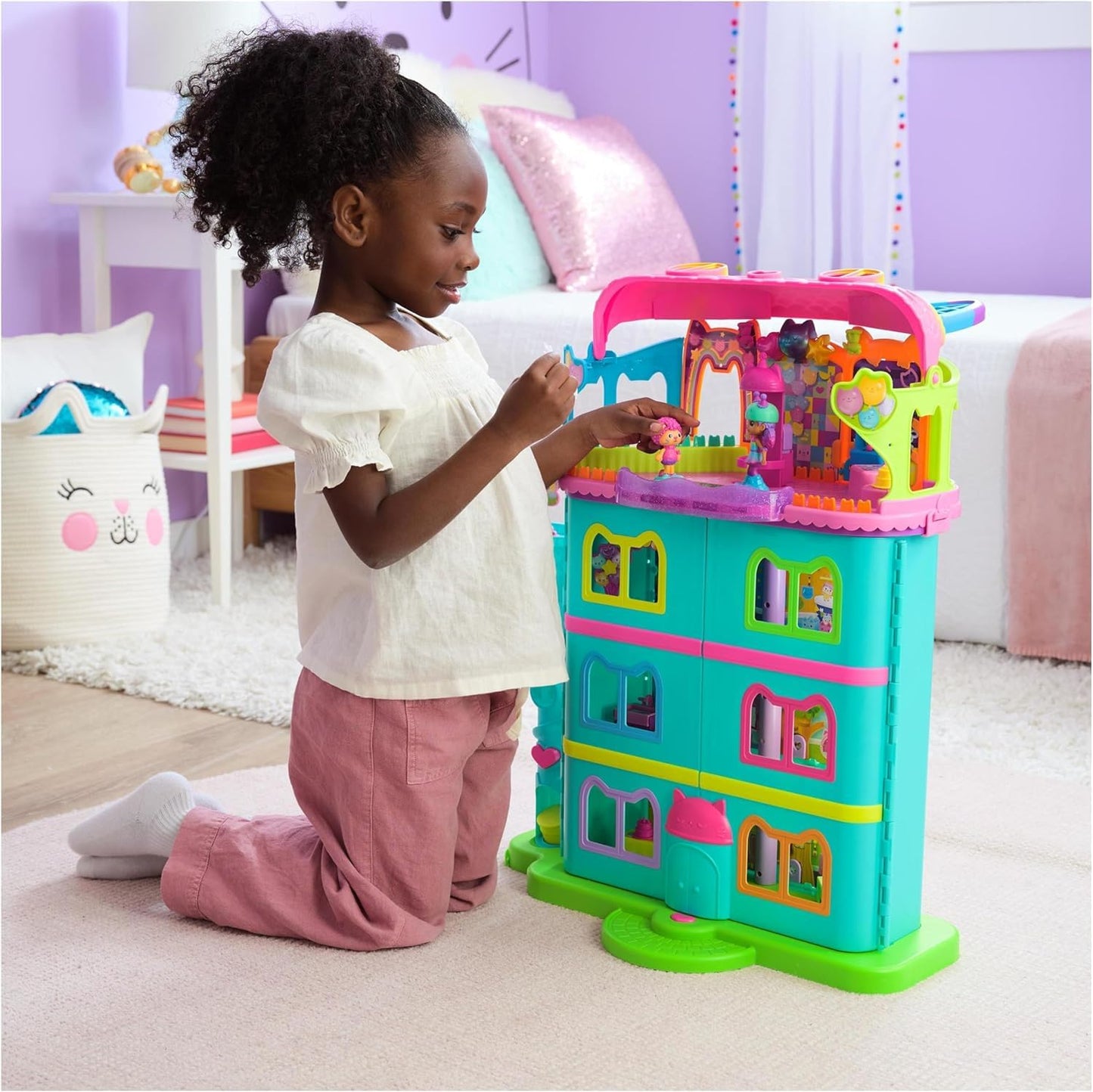 Gabby's Dollhouse, Party Room Playset with Exclusive Toy Figures, Dollhouse Furniture, Accessories & Fidget Play, Kids Toys for Girls and Boys Ages 3+