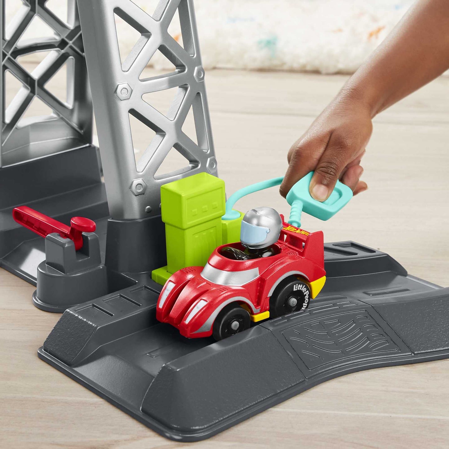 Fisher-Price Little People Hot Wheels Racing Loops Tower Toy with Stunt Ramp, Sounds & Race Track for Toddlers 18+ Months (Amazon Exclusive)