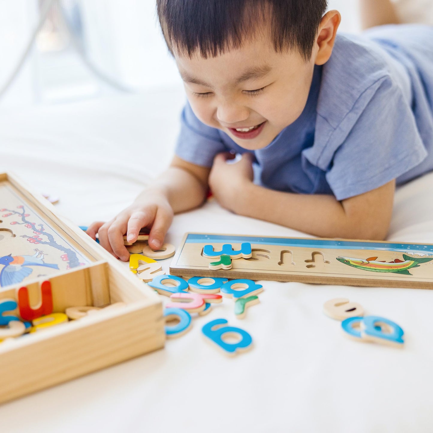 Melissa & Doug See & Spell – Wooden Educational Toy with 8 Double-Sided Boards & 64 Letters, Preschool Learning Activity for Kids Ages 4+