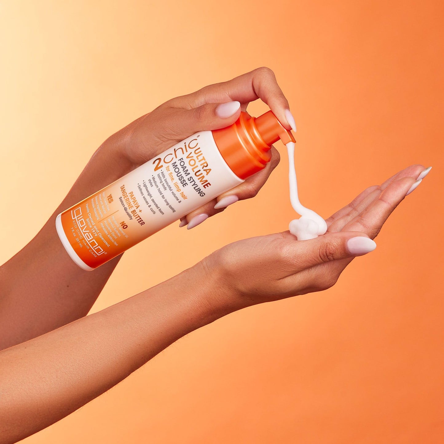 GIOVANNI 2Chic Ultra Volume Mousse for Fine & Thin Hair – Volumizing Foam with Papaya & Tangerine, Defines & Enhances, 7 fl oz