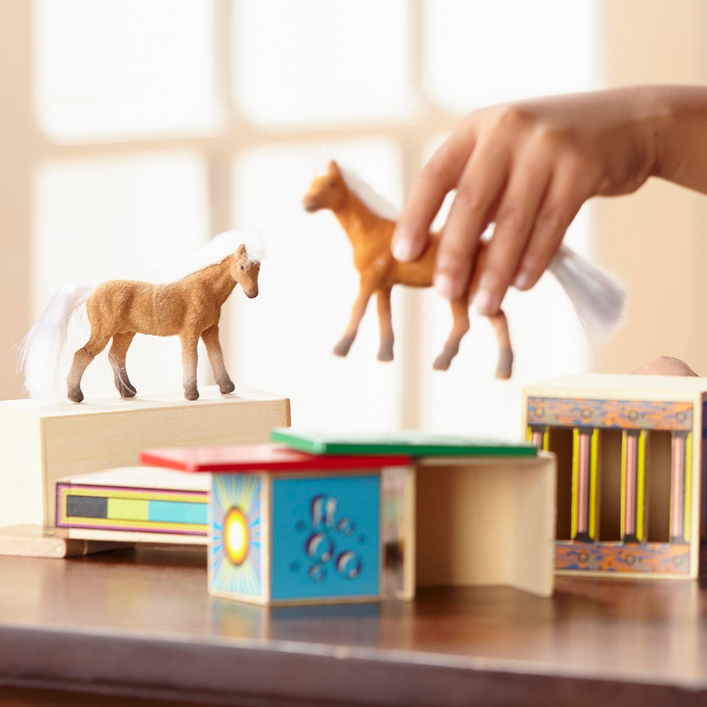 Melissa & Doug Horse Carrier Wooden Vehicle Play Set with 2 Flocked Horses and Pull-Down Ramp