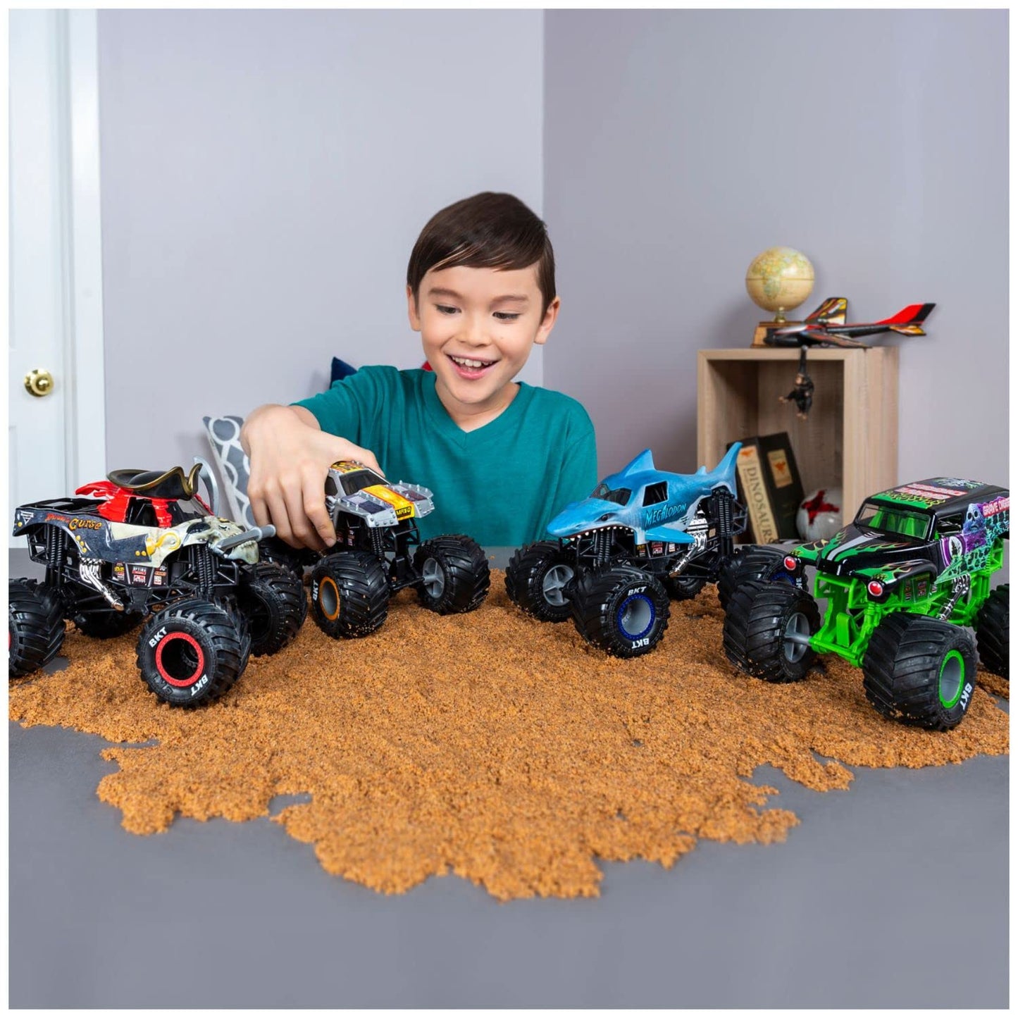 Monster Jam, Official Sparkle Smash Monster Truck, Collector Die-Cast Vehicle, 1:24 Scale