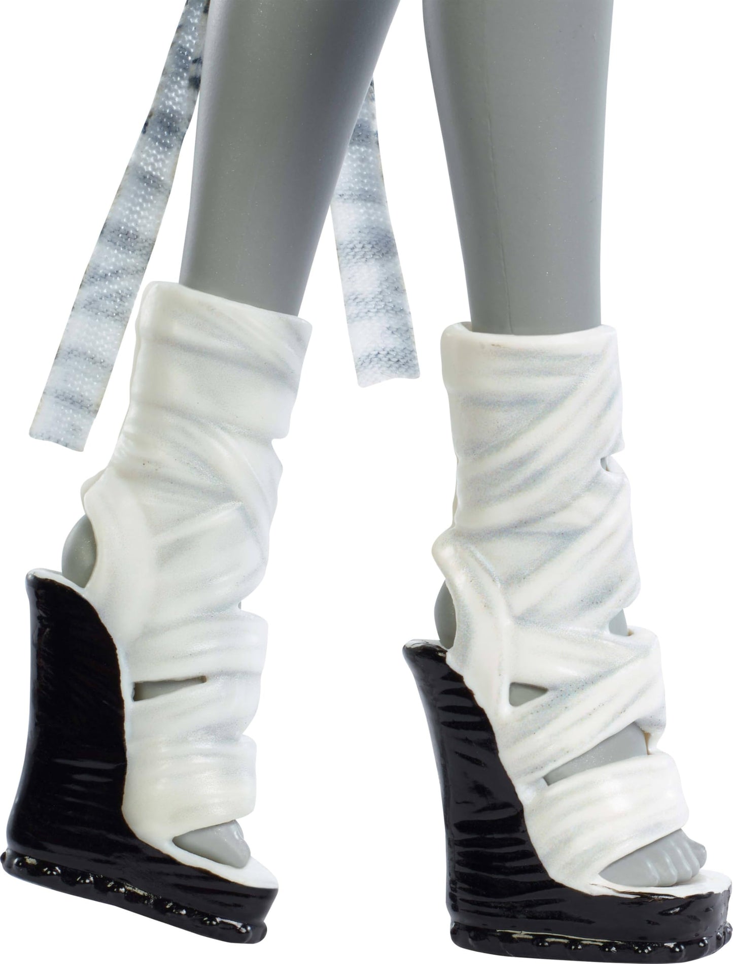 Monster High Reel Drama Doll, Cleo De Nile Black and White Reproduction Collectible with Doll-Size and Life-Size Posters, Horror Flick Theme, and Pet