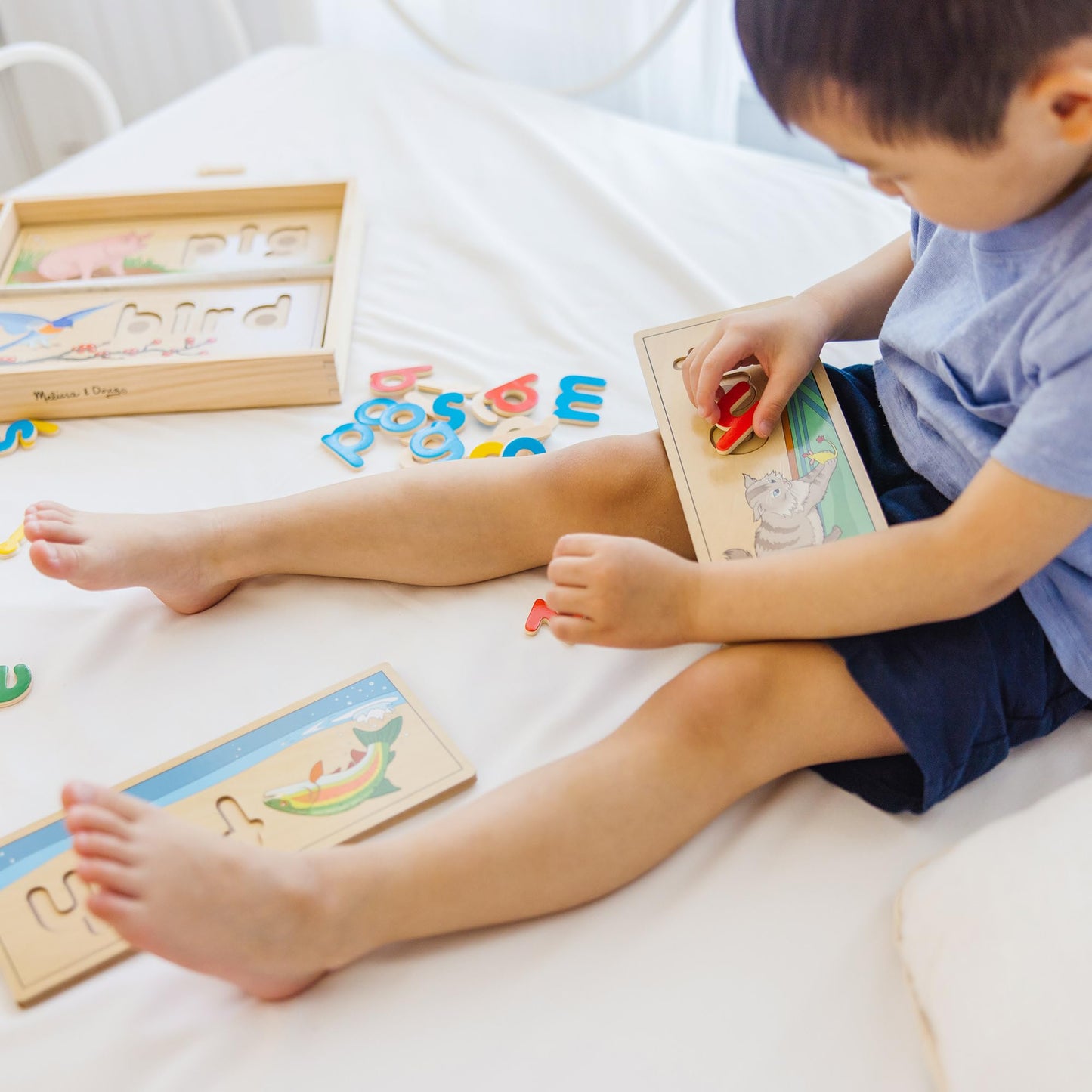 Melissa & Doug See & Spell – Wooden Educational Toy with 8 Double-Sided Boards & 64 Letters, Preschool Learning Activity for Kids Ages 4+