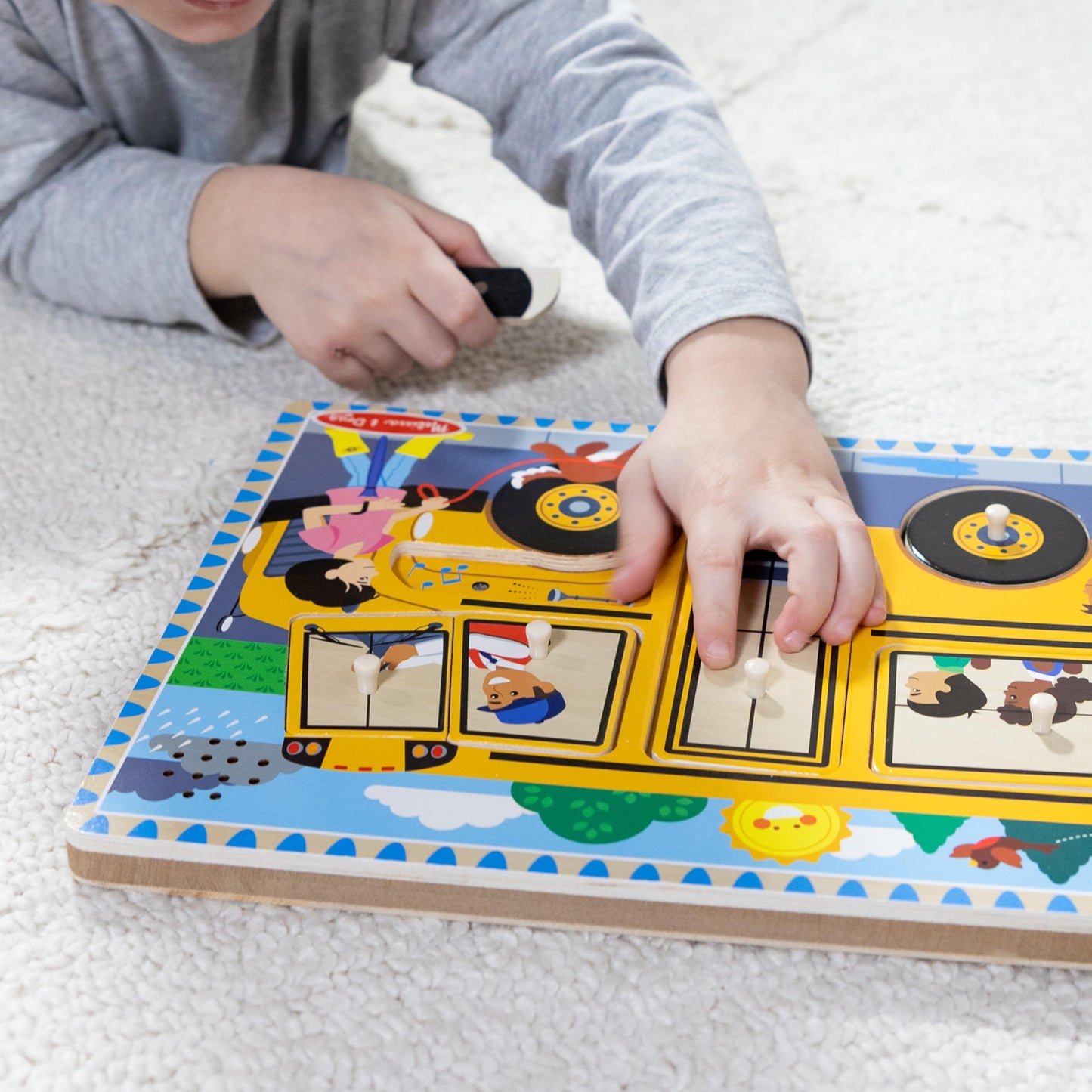 Melissa & Doug The Wheels on The Bus Puzzle – 8-Piece Wooden Peg Puzzle with Light-Activated Sounds, Musical Learning Toy for Toddlers Ages 2+