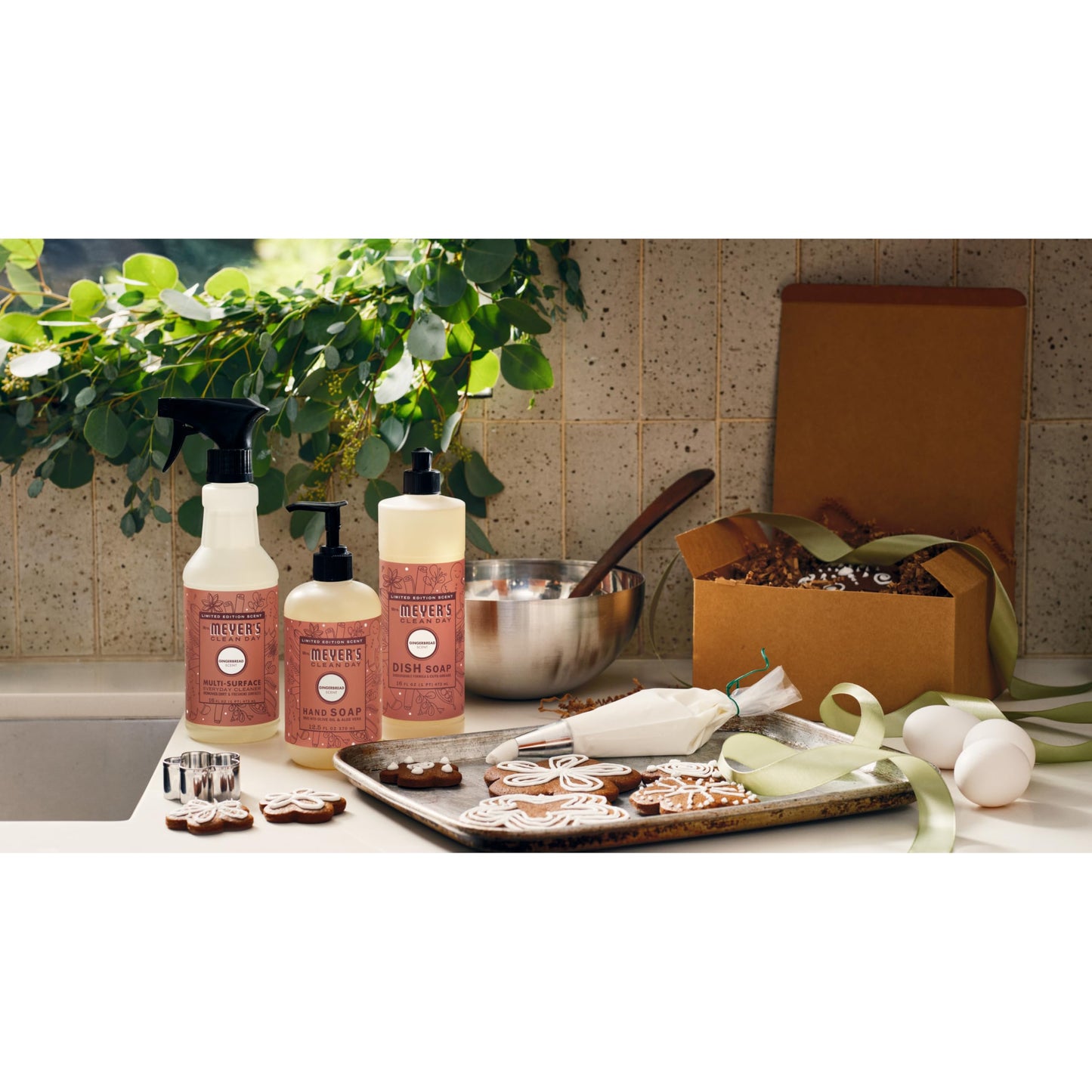 Mrs. MEYER'S CLEAN DAY Liquid Hand Soap, Limited Edition Gingerbread Scent, 12.5 Ounce Bottle
