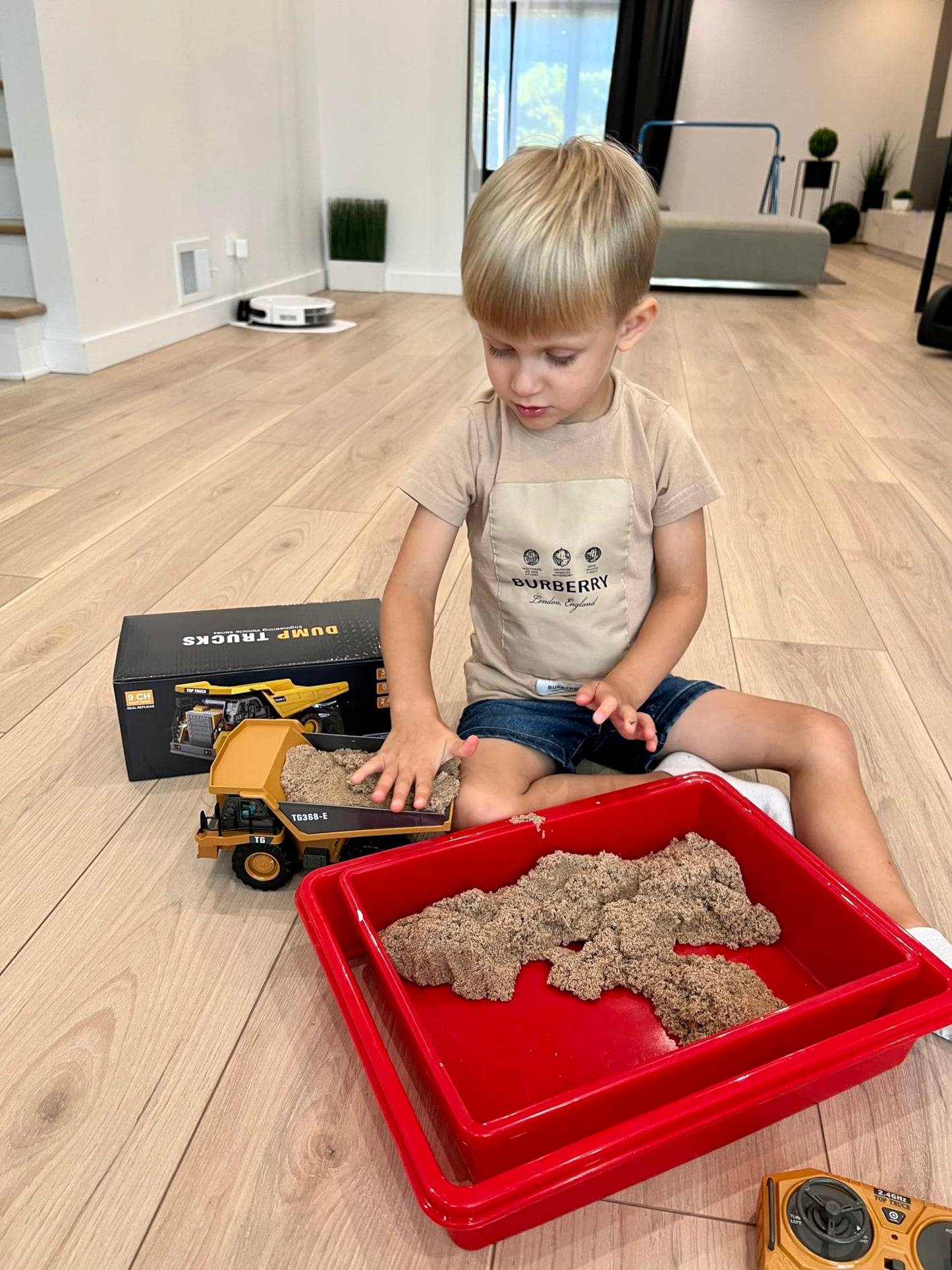 RC Dump Truck Toy – 9-Channel Remote Control Construction Truck with Metal Bed & Lights, Rechargeable, Kids Gift Ages 3-12+