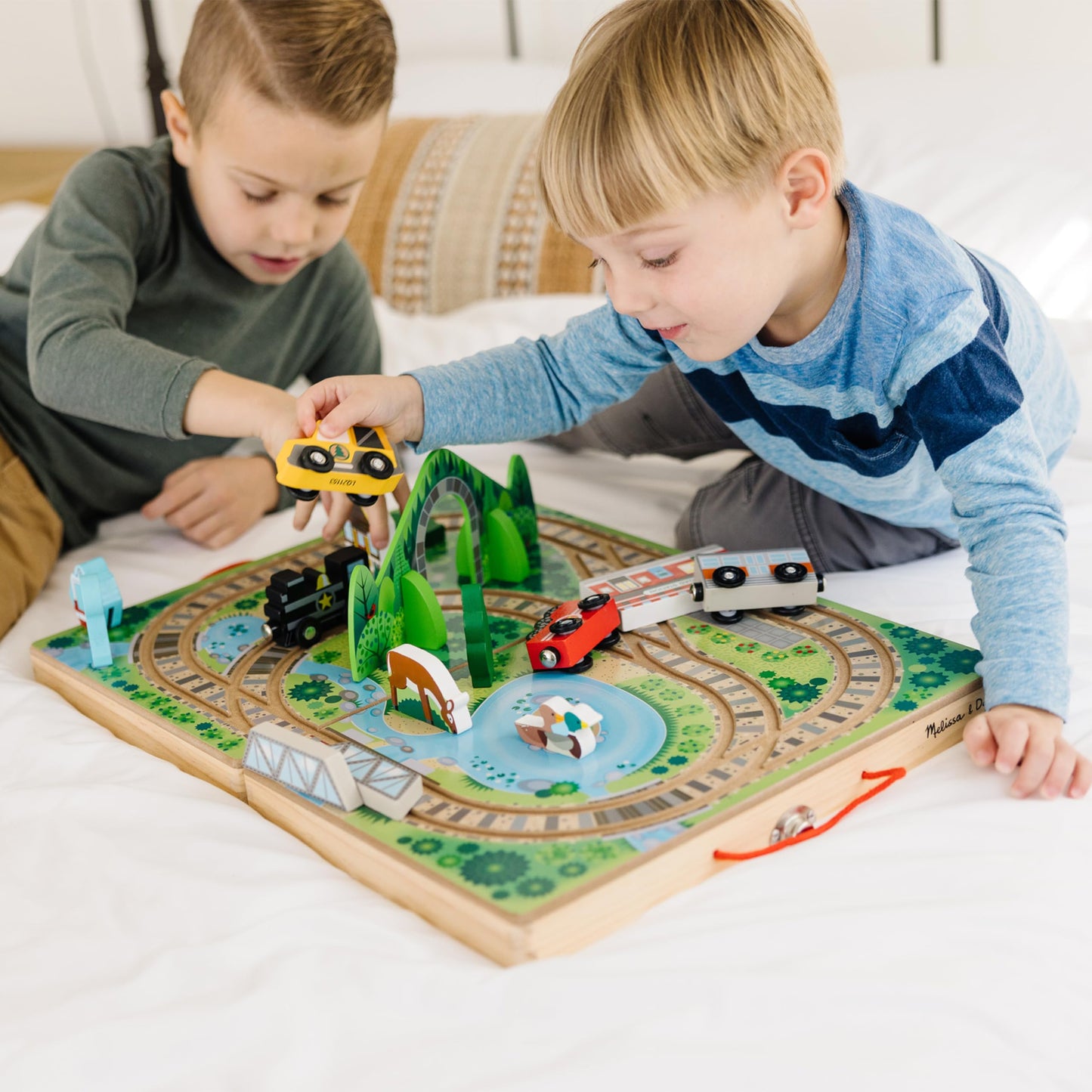 Melissa & Doug Take-Along Railroad Playset with Wooden Trains, Animals & Scenery, Preschool Learning Toy for Boys & Girls 3+, FSC Certified
