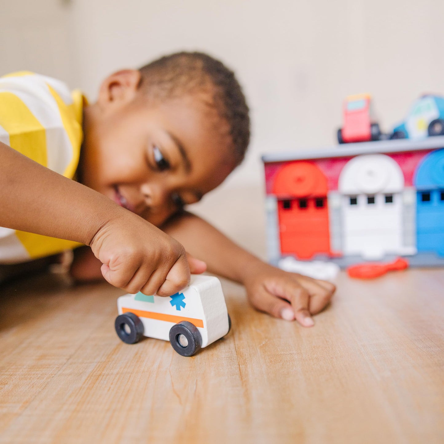 Melissa & Doug Toy Keys and Cars Wooden Rescue Vehicles and Garage (7 pcs) Toddler Pull Back Toys, Toy Garage for Kids Ages 3+