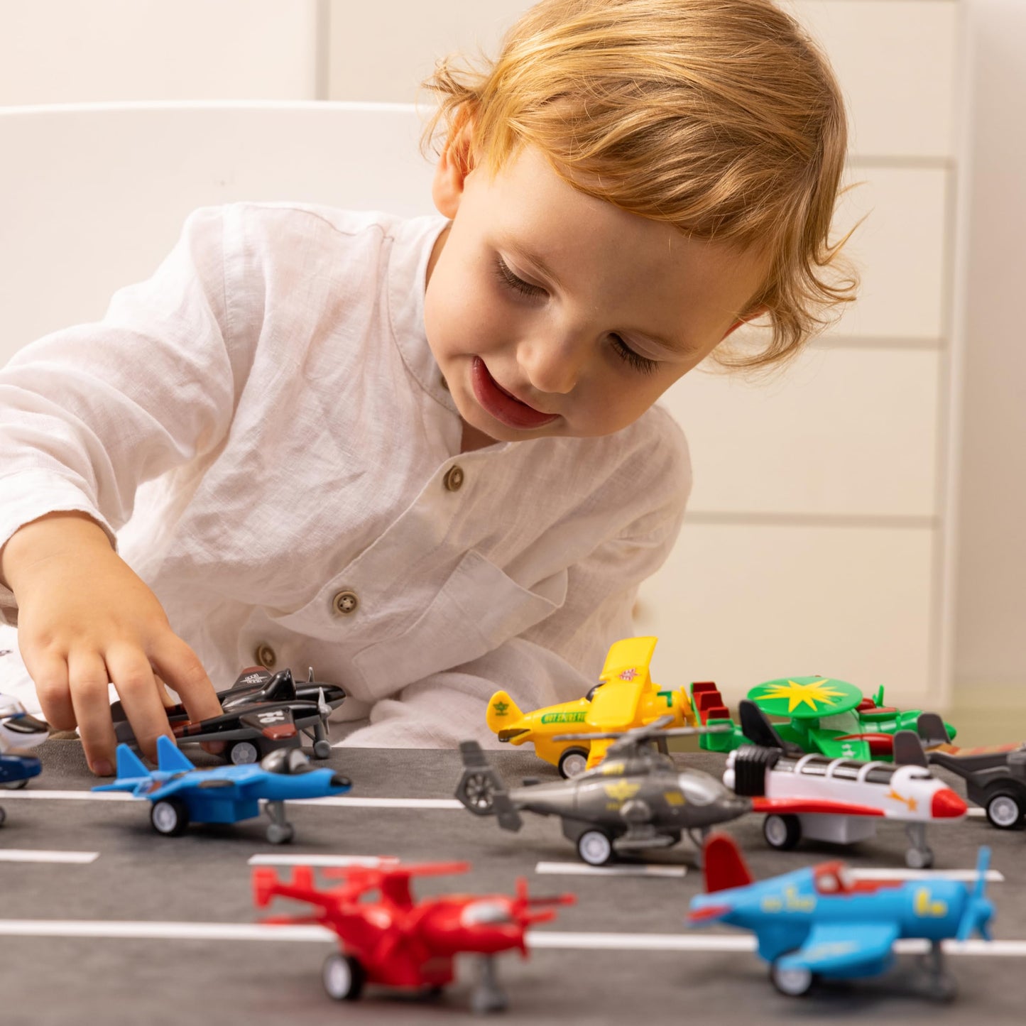 JOYIN 16-Piece Pull Back Airplane Toy Set for Kids 3+ – Includes Helicopter, Fighter, Bomber & Biplane Models, Classroom & Birthday Gifts