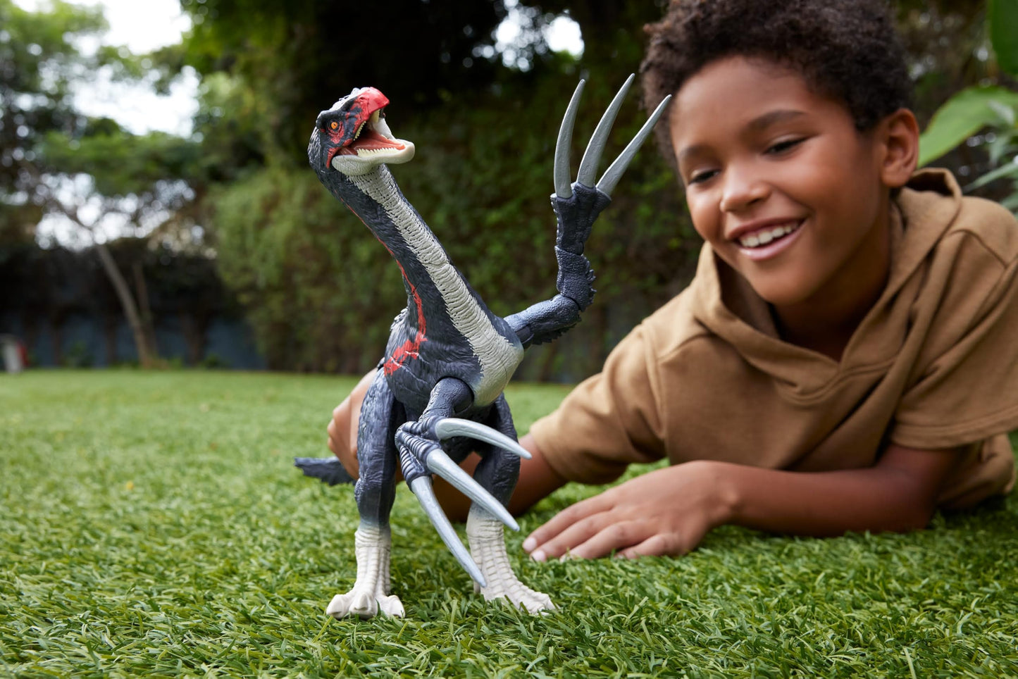 Mattel Jurassic World Chaos Theory Slash N Roar Therizinosaurus Dinosaur Action Figure Toy, Attack Claws & Sound, Digital Play