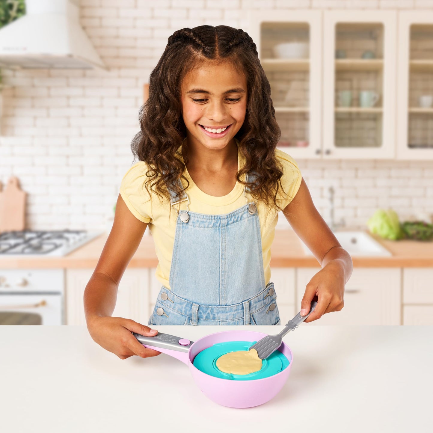 Cookeez Makery Pancake Treatz – Mix, Flip & Reveal a Scented Interactive Plush Friend! Surprise Styles Available
