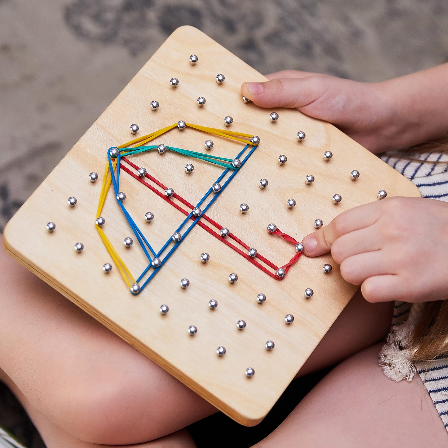 Panda Brothers Wooden Geoboard – Montessori STEM Toy for Kids Ages 3-5, Includes 30 Pattern Cards & 40 Rubber Bands for Creative Learning