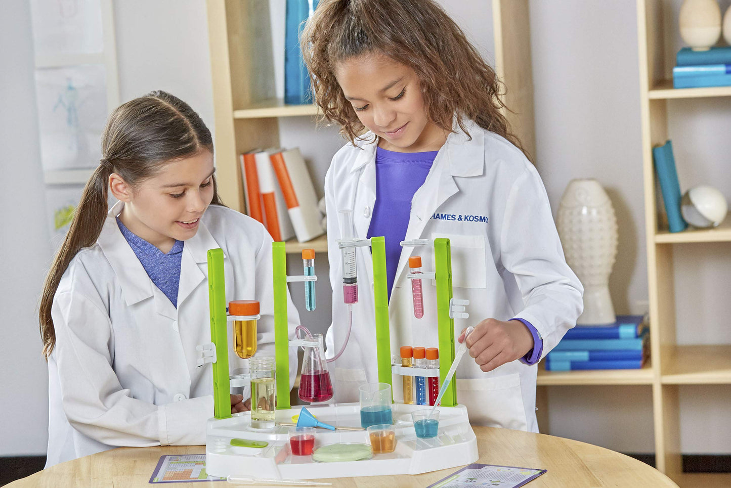 Thames & Kosmos Ooze Labs Chemistry Station Kit – 20 Fun Science Experiments with Safe Slime, Acids, Bases, Chromatography & More