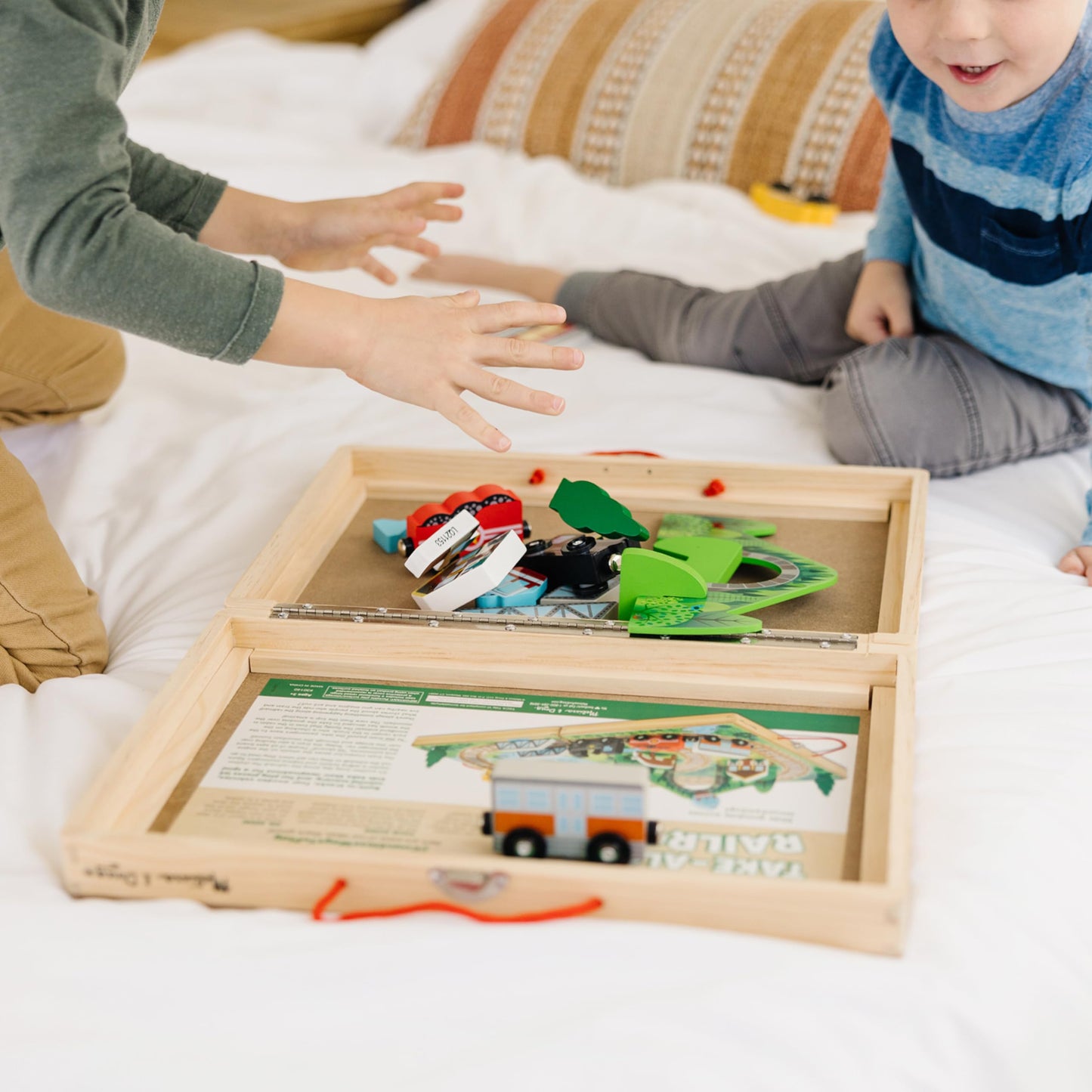Melissa & Doug Take-Along Railroad Playset with Wooden Trains, Animals & Scenery, Preschool Learning Toy for Boys & Girls 3+, FSC Certified