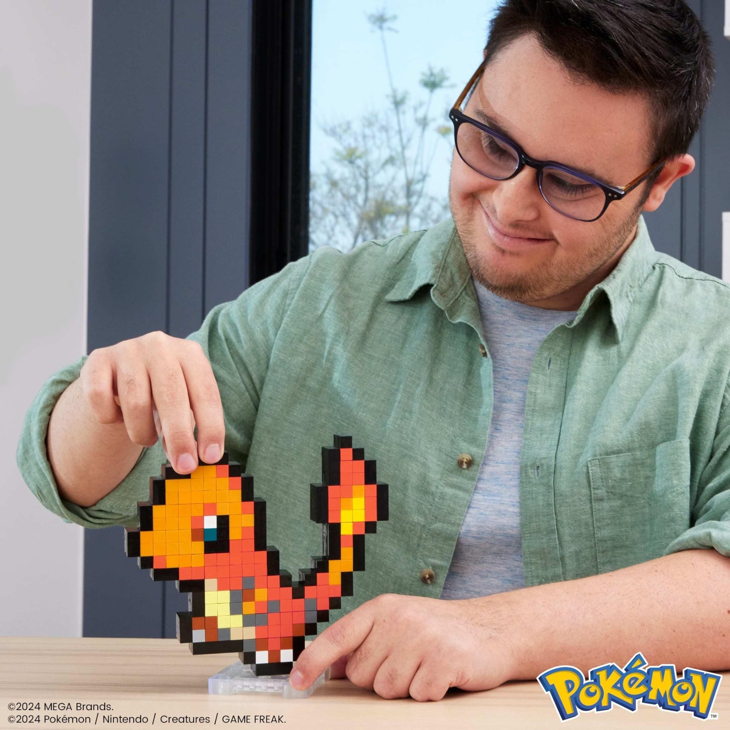 Mega Pokémon Glumanda HTH76 - Buildable Retro Pixel Art Figure with Wall Mount Base for Adult Builders and Collectors