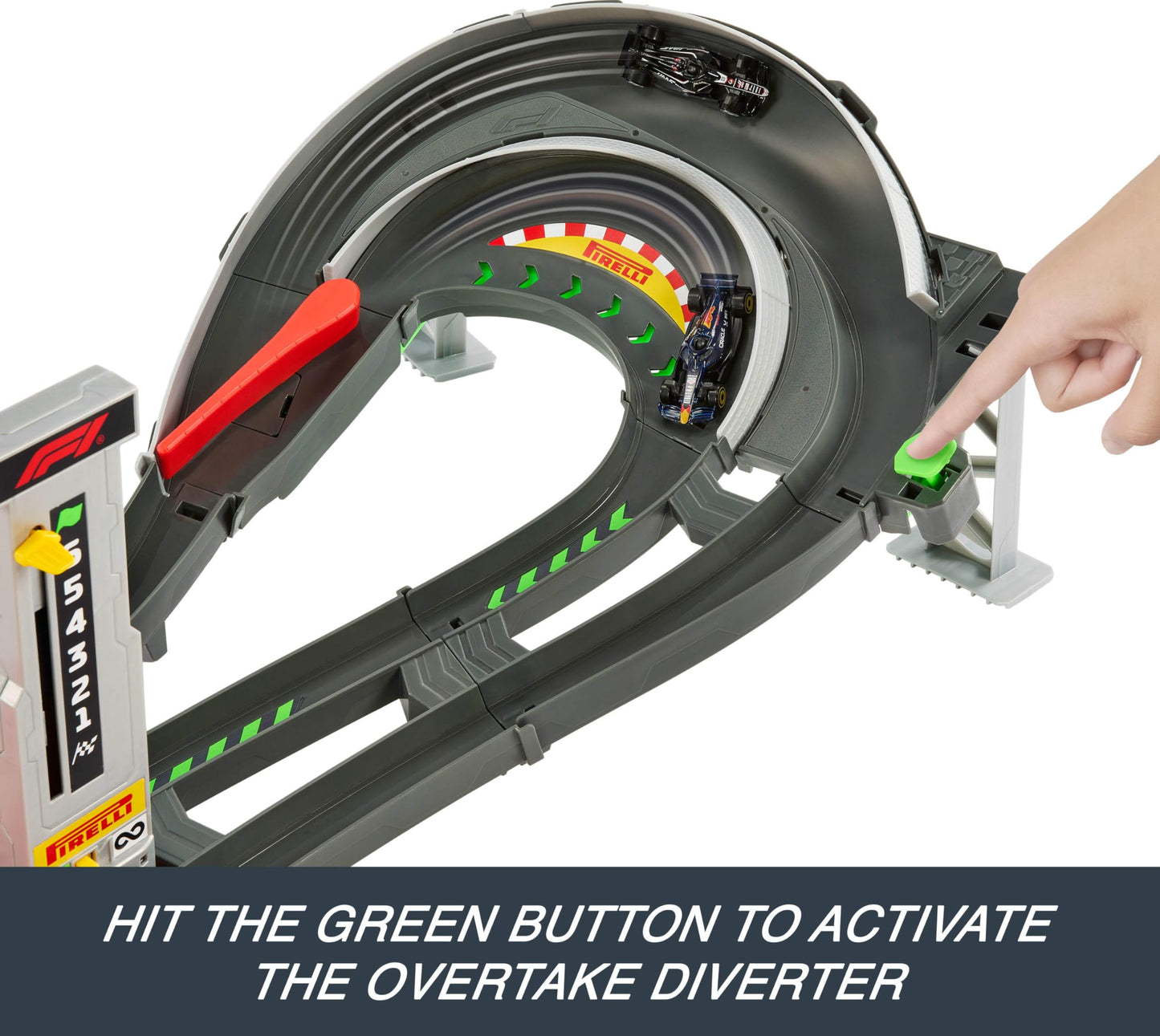 Hot Wheels Toy Car Track Set, Formula 1 Grand Prix Circuit Track Set with 3 1:64 Scale Die-Cast Toy Cars, Two Modes of Racing with a Motorized Booster