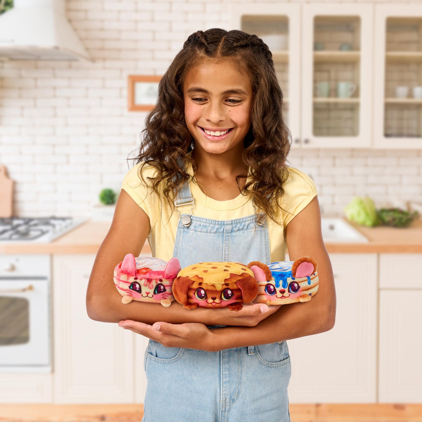 Cookeez Makery Pancake Treatz – Mix, Flip & Reveal a Scented Interactive Plush Friend! Surprise Styles Available
