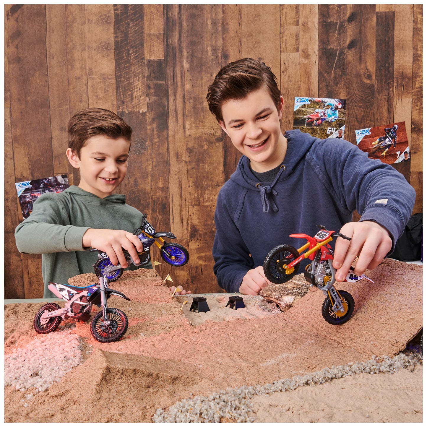 Supercross, Authentic Shane Mcelrath 1:10 Scale Collector Die-Cast Toy Motorcycle Replica with Race Stand, for Collectors and Kids Age 5 and Up