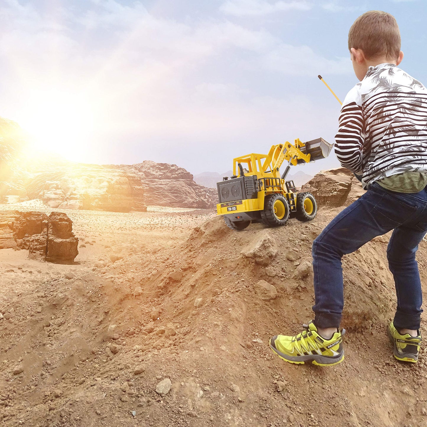 Top Race TR-113 RC Tractor Toy, 5-Channel Electric Front Loader with Lights & Sounds, 14"x6"x8" Remote Control Construction Vehicle